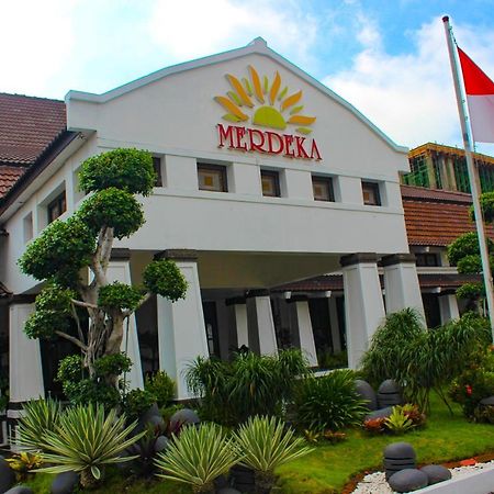 Hotel Merdeka Kediri Kediri  Extérieur photo