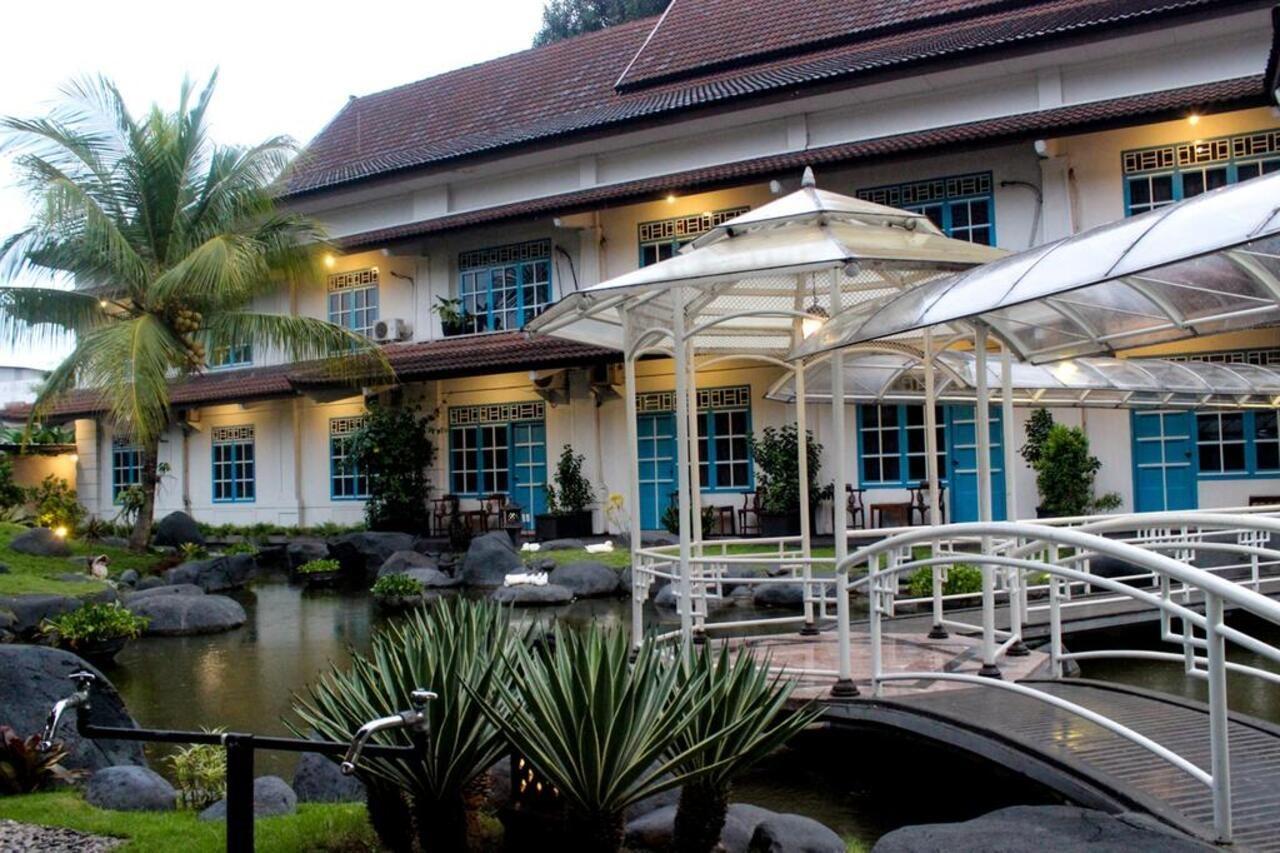 Hotel Merdeka Kediri Kediri  Extérieur photo
