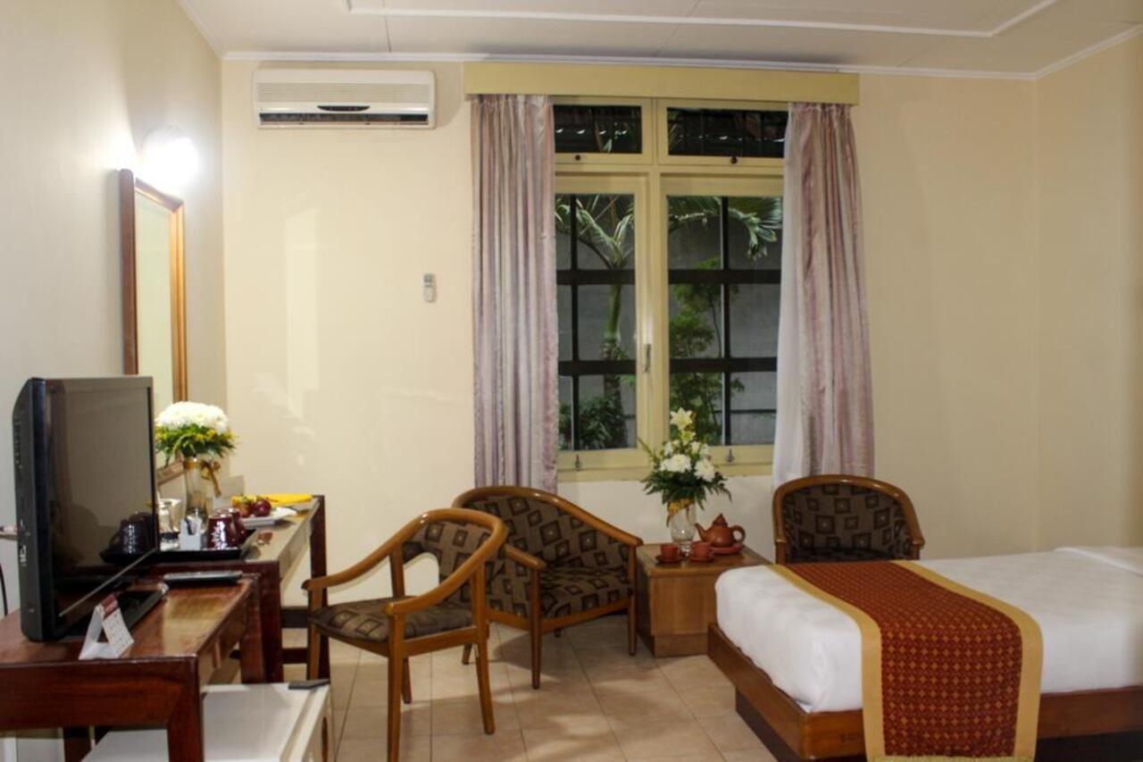 Hotel Merdeka Kediri Kediri  Extérieur photo