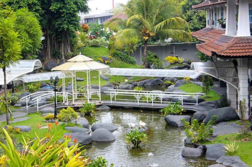 Hotel Merdeka Kediri Kediri  Extérieur photo
