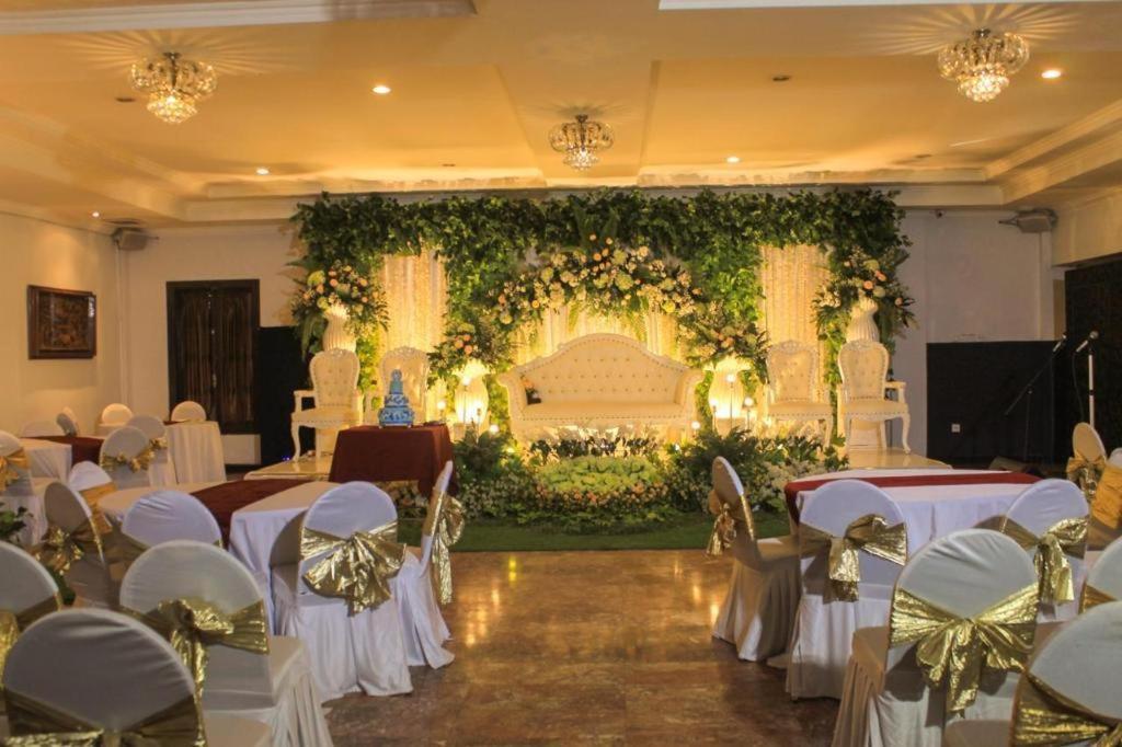 Hotel Merdeka Kediri Kediri  Extérieur photo