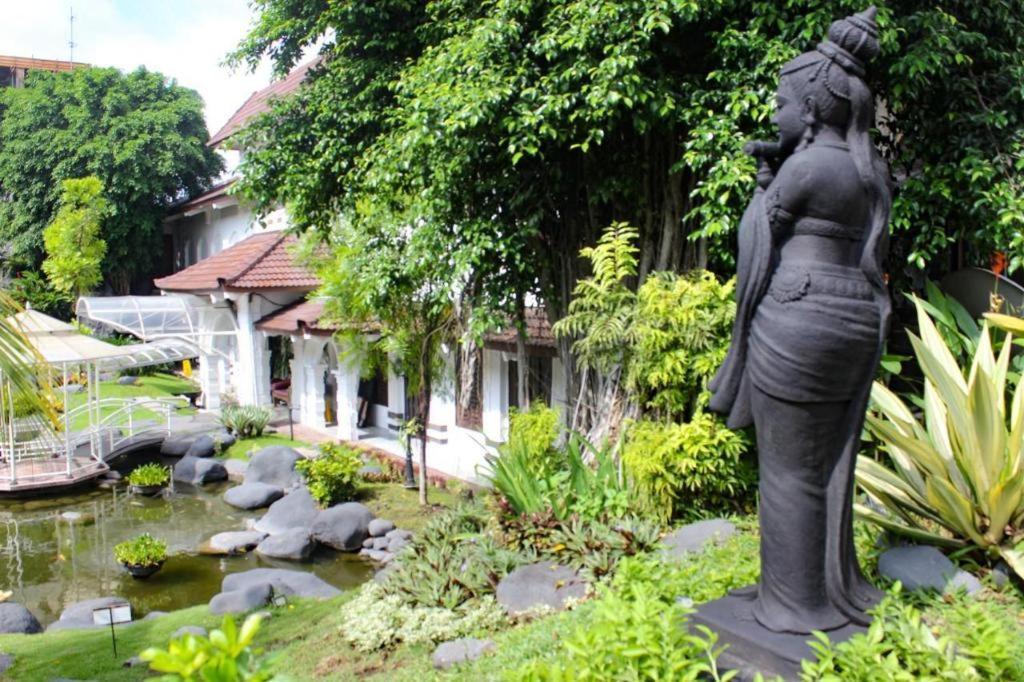 Hotel Merdeka Kediri Kediri  Extérieur photo