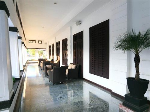 Hotel Merdeka Kediri Kediri  Extérieur photo