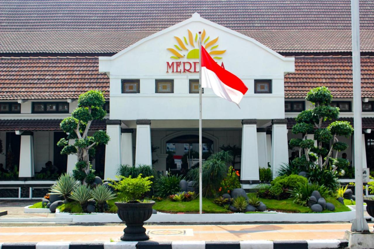 Hotel Merdeka Kediri Kediri  Extérieur photo