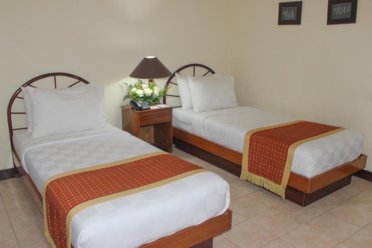Hotel Merdeka Kediri Kediri  Extérieur photo