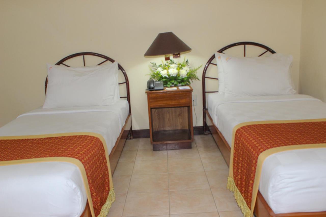 Hotel Merdeka Kediri Kediri  Extérieur photo