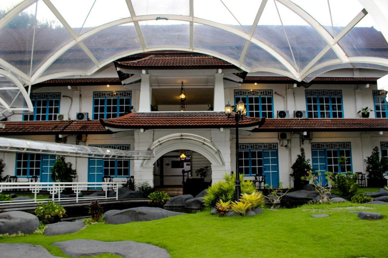 Hotel Merdeka Kediri Kediri  Extérieur photo
