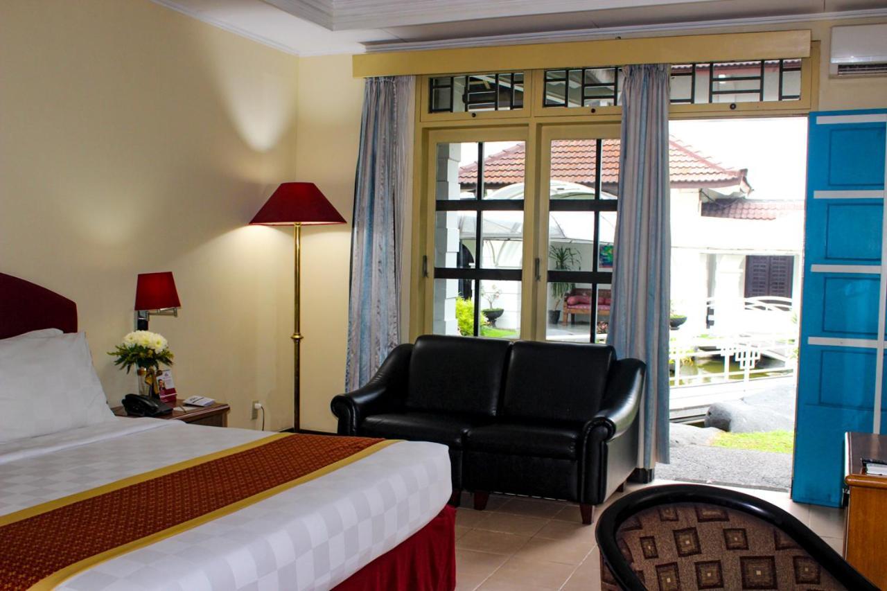 Hotel Merdeka Kediri Kediri  Extérieur photo