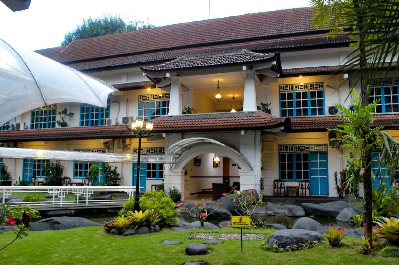 Hotel Merdeka Kediri Kediri  Extérieur photo