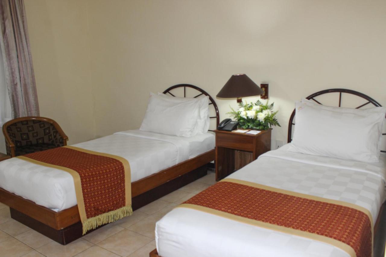 Hotel Merdeka Kediri Kediri  Extérieur photo